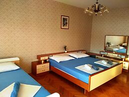 New And Completely Renovated Apartment 5-1