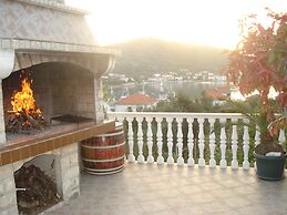 New And Completely Renovated Apartment 5-1