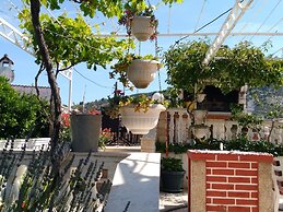 New And Completely Renovated Apartment 5-1