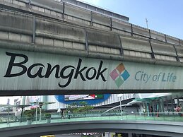 Price2 Space4, 500m Bts, Rooftop Pool, High Speed Wifi