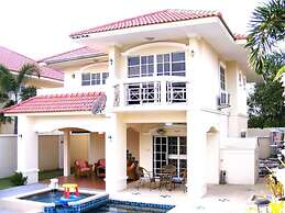 4 Bedroom Villa Private Pool Central Pattaya 15 min Away