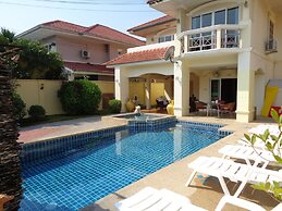 4 Bedroom Villa Private Pool Central Pattaya 15 min Away