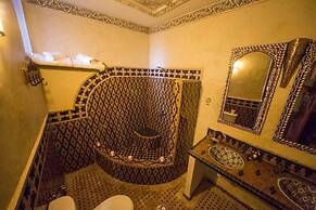 Room in Guest Room - Charming Riad Ouliya in Fès With Authentic Morocc