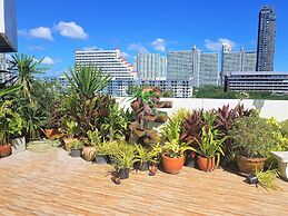 Fantastic sea Pool Views With Huge Terrace at Paradise Condominium Jom