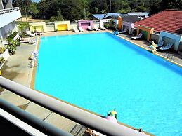 Swimming Pool View Spacious Studio 5 Min To Beach