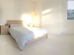 Room in Guest Room - Kings Lynn Double Bedroom 1 New Renovated Bathroo