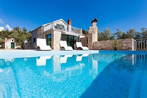 Villa With the Pool Near Vela Luka