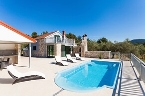 Villa With the Pool Near Vela Luka