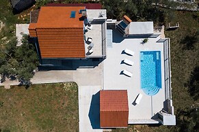 Villa With the Pool Near Vela Luka