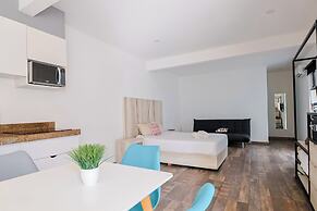 Arkana 9 by Grupo Amber