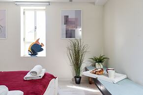 Modern Loft Retreat with Rooftop by Sea N Rent