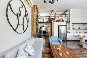 Modern Loft Retreat with Rooftop by Sea N Rent