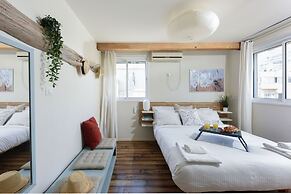 Modern Loft Retreat with Rooftop by Sea N Rent