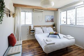 Modern Loft Retreat with Rooftop by Sea N Rent