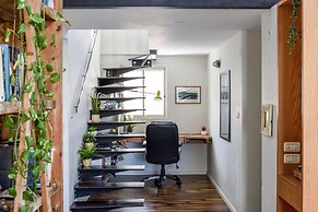 Modern Loft Retreat with Rooftop by Sea N Rent