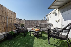 Modern Loft Retreat with Rooftop by Sea N Rent