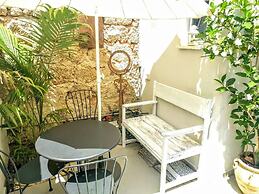 Home of Art in Neve-Tzedek Heart