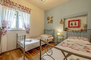 Holiday Home Stone Wall