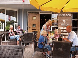 Thatched Villa With Dishwasher Near the Beach