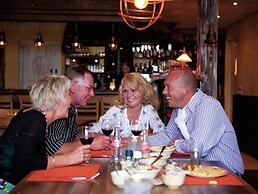 Thatched Villa With Dishwasher Near the Beach