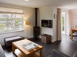 Stylish Thatched Villa with 2 Bathrooms near Giethoorn