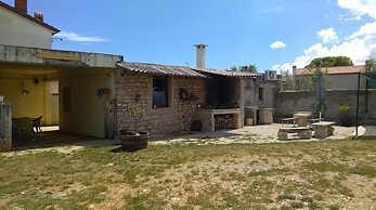 House for Families and Pets Welcome