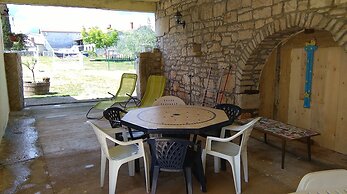 House for Families and Pets Welcome