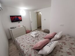Explore old Town and all the Beauties in Omiš Staying at Apartment Olm