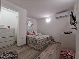 Explore old Town and all the Beauties in Omiš Staying at Apartment Olm