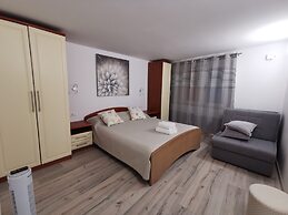 Explore old Town and all the Beauties in Omiš Staying at Apartment Olm