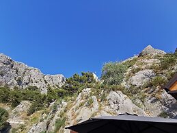 Explore old Town and all the Beauties in Omiš Staying at Apartment Olm