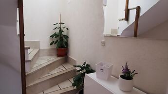 Explore old Town and all the Beauties in Omiš Staying at Apartment Olm