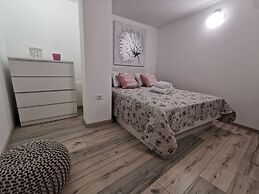 Explore old Town and all the Beauties in Omiš Staying at Apartment Olm