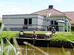 Detached Holiday Home With Jetty Near Hoorn