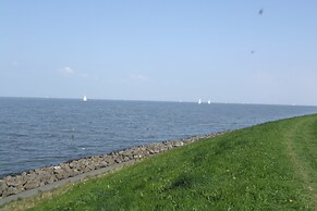 Detached Holiday Home With Jetty Near Hoorn