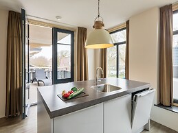 Luxurious Apartment Near sea