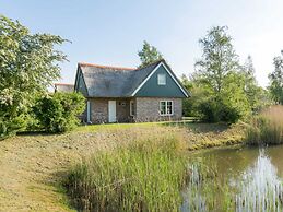 Spacious Thatched Villa With a Solarium, in a National Park