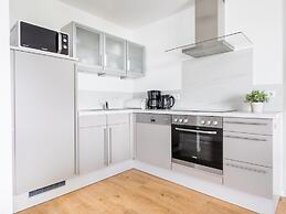 Spacious, Modern Apartment Near the Centre