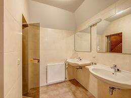 Restyled Villa with Washing Machine near River Moselle