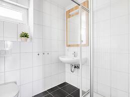 Spacious, Modern Apartment Near the Centre