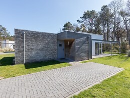 Luxury Chalet With two Bathrooms, Near the sSa on Texel