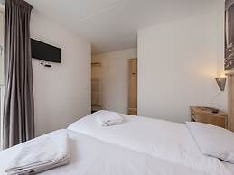 Luxury Chalet With two Bathrooms, Near the sSa on Texel