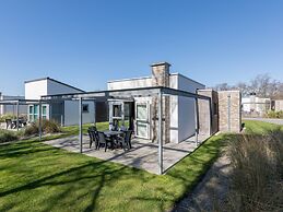 Luxury Chalet With two Bathrooms, Near the sSa on Texel
