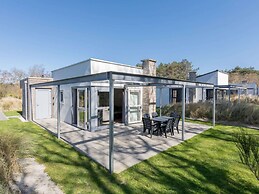 Luxury Chalet With two Bathrooms, Near the sSa on Texel