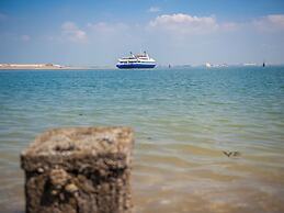 Luxurious Villa With Dishwasher, Only 500 m. From the sea