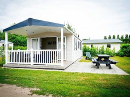 Well-furnished Chalet Near the Loonse