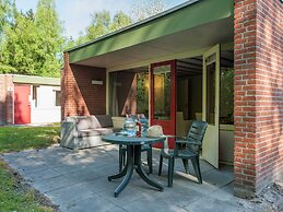 Cosy Bungalow Within De Maasduinen Area