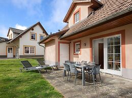 Restyled Villa with Washing Machine near River Moselle