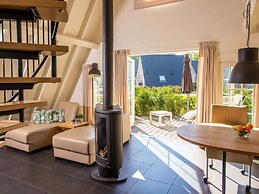 Romantic Cottage With a sun Shower