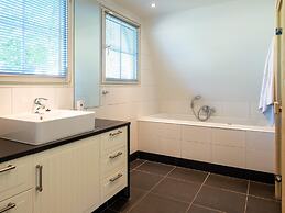 Romantic Cottage With a sun Shower